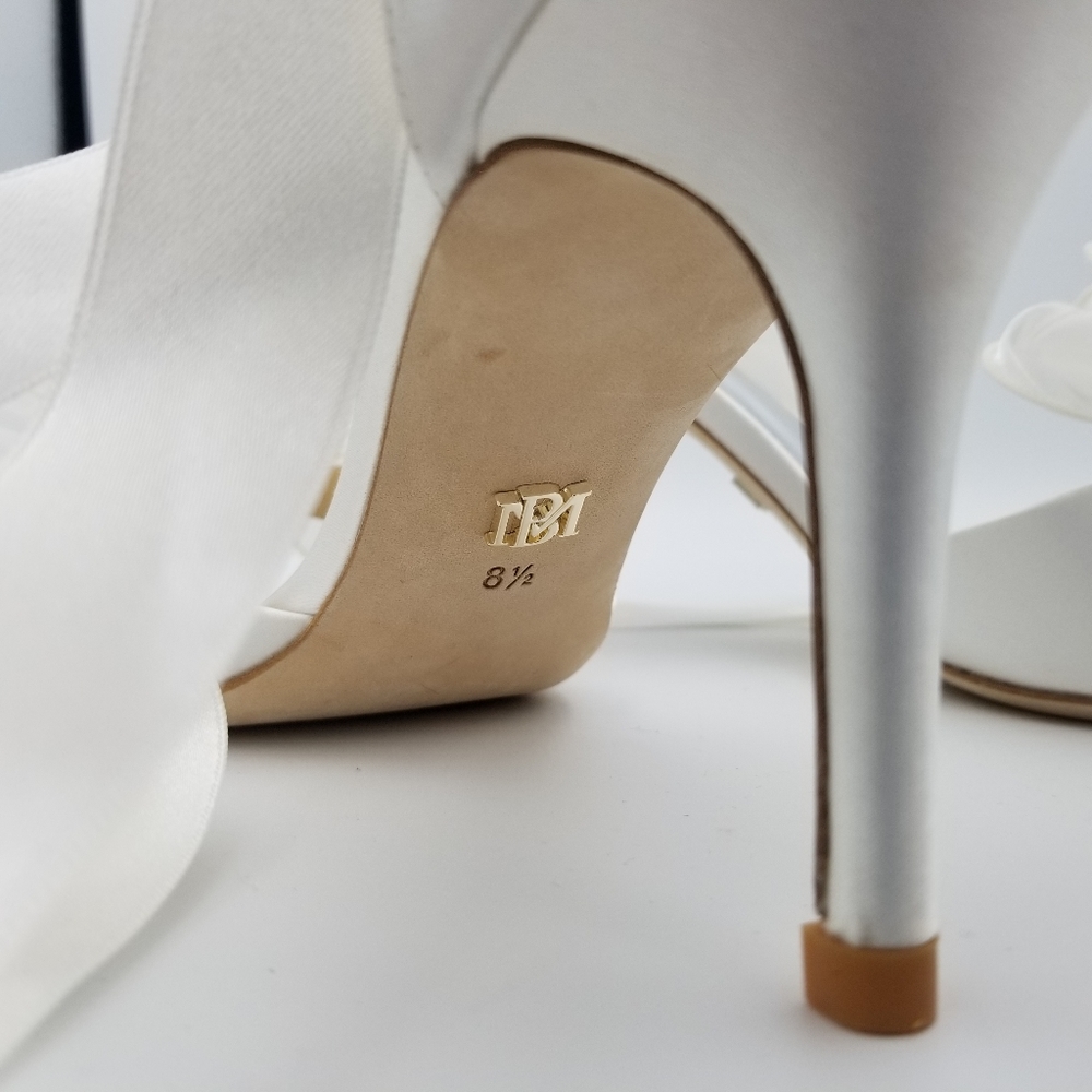 Badgley Mischka Neryssa Bowed Stiletto Heels, Soft White, Women's Size 8.5 - Picture 8 of 14